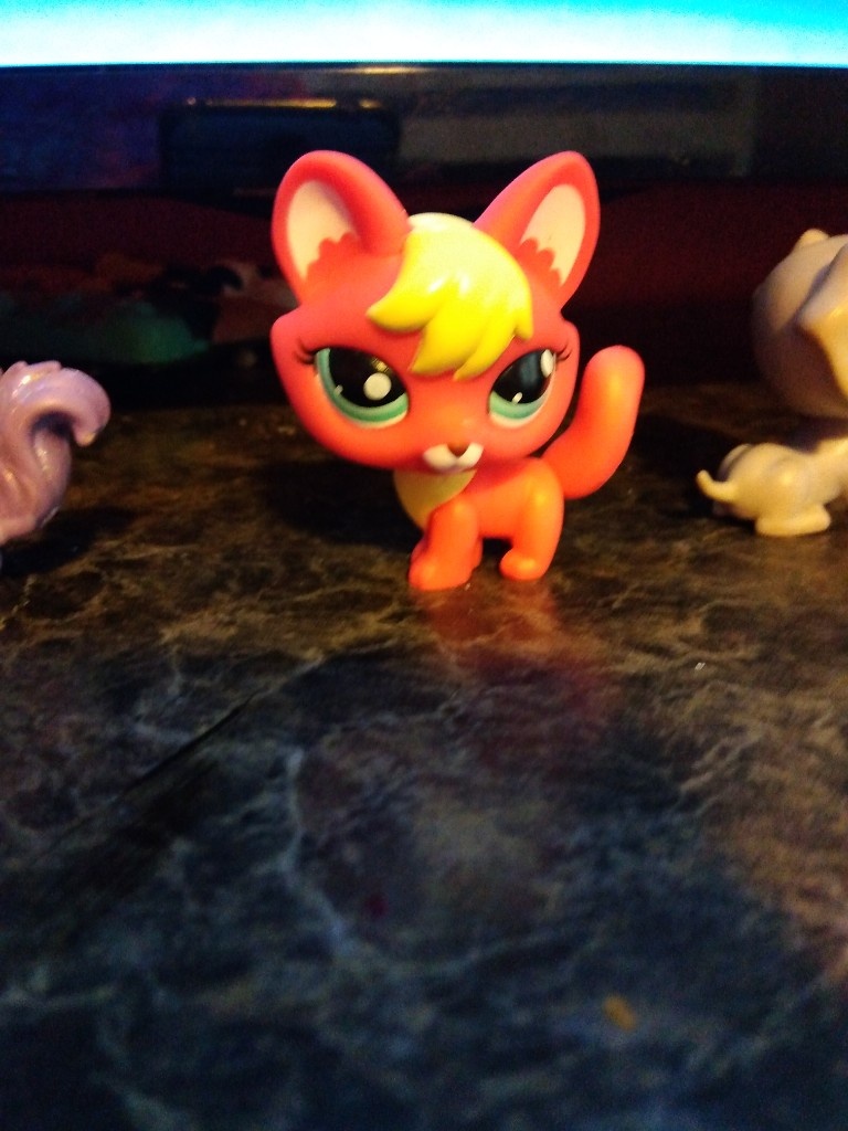 Littlest Pet Shop LPS #2642 Hot Pink Yellow Fox Blue Eyes Firefox Girl Toys Gift 