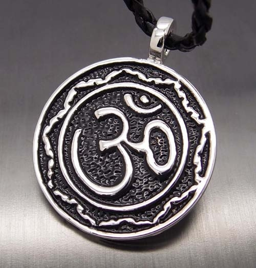 Aum Om Hindu Symbol Religious Rune Pendant with 20