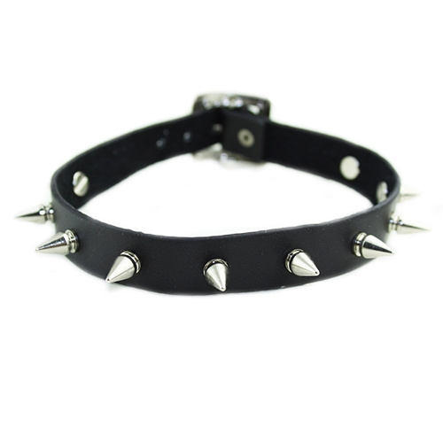 Emo collar with spikes, an accessory for glamorous rock in trendy