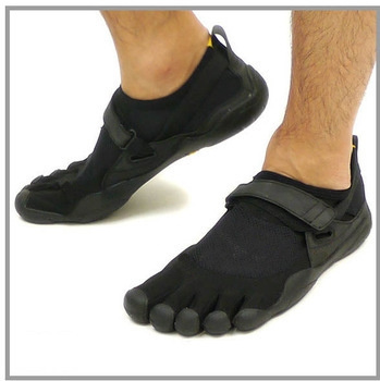 Trainers with online toes