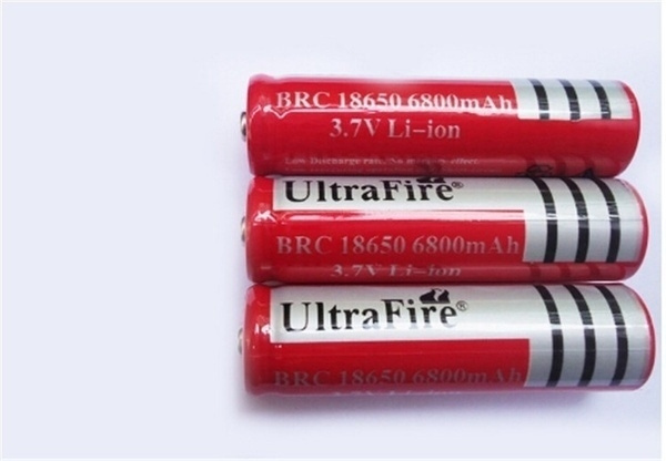 Batería UltraFire Litio-ion, recargable, 3.7V, 6800 mah.