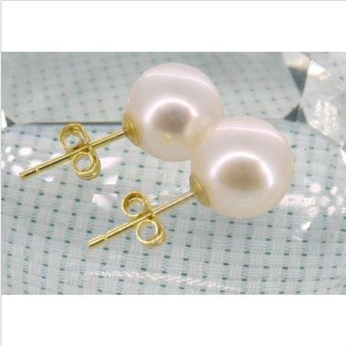 White Japanese Akoya Round Pearl Stud Earrings, 7.0-7.5mm 18K Yellow Gold / 7.0-7.5mm AAA Quality