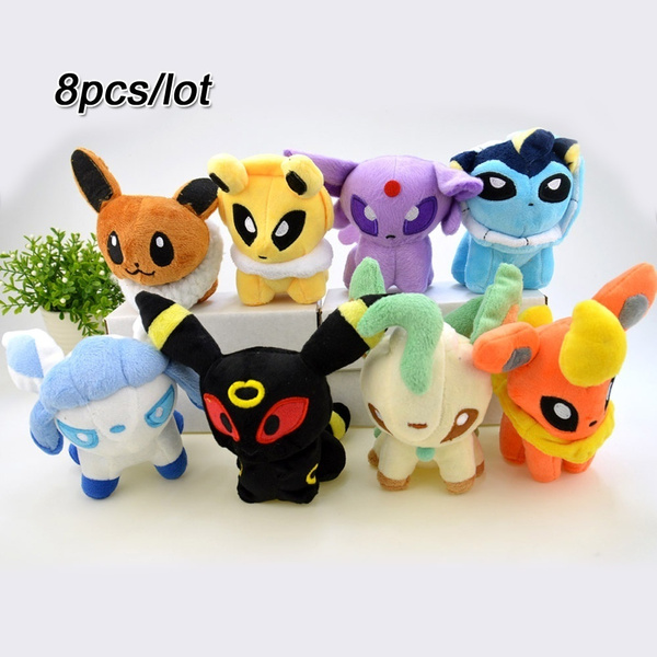 Pelúcias Pokémon  Pokemon plush, Pokemon dolls, Pikachu plush