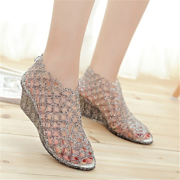 Plastic wedge outlet heels