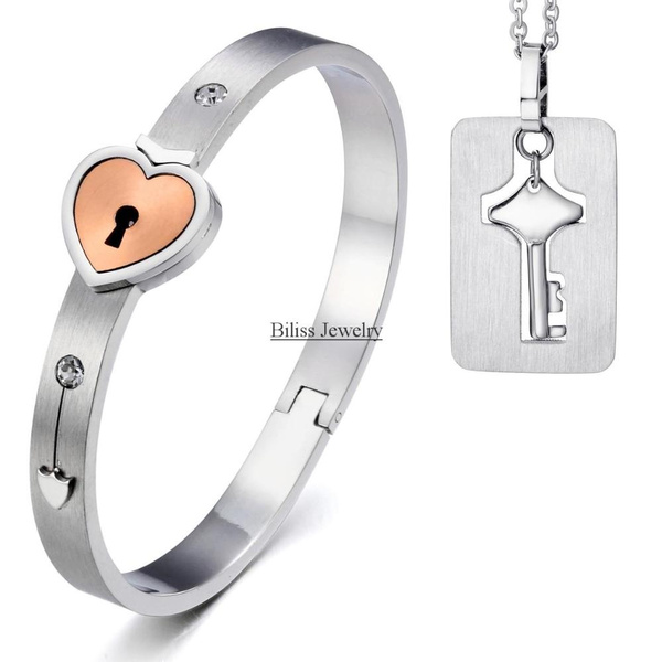 fcity.in - Valentine Couple Heart Shape Lock And Key Romantic Love Couple