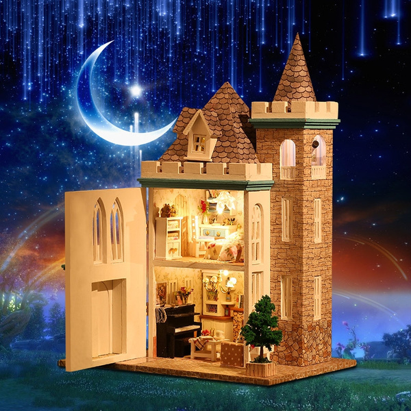 miniature castle dollhouse