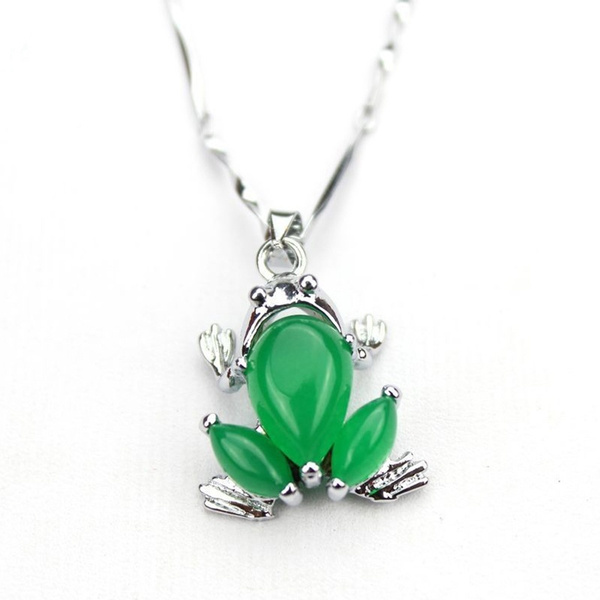 Jade deals frog pendant