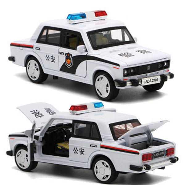 1:32 Automobile Alloy Car Model Children Toy Simulated Police Car with Lights 