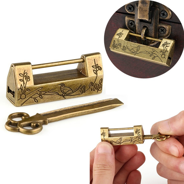 Chinese Style Antique Bronze Engraved Padlock Ancient Door Lock With Key 