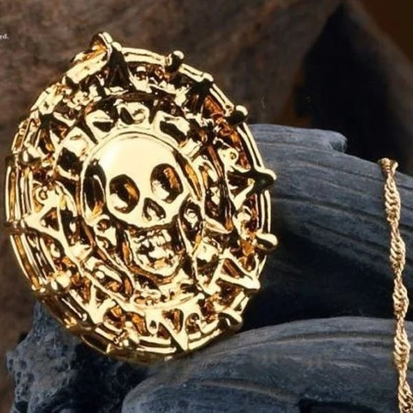 Pirates of deals the caribbean medallion