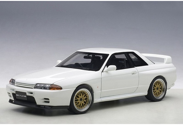 Nissan Skyline GT-R (R32) V-Spec II Tuned Version Crystal White 1/18  Diecast Model Car by Autoart | Wish