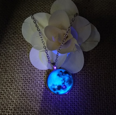New Glowing in the Dark Full Glowing Moon Glass Necklace Womens Glowing Fashion Jewelry Glass Dome Pendant Necklace