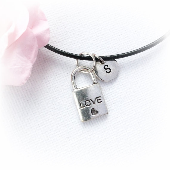 The Meaning Behind Padlock Necklaces: A Romantic Gift