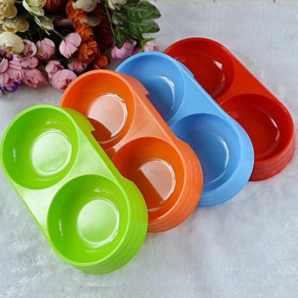 Plastic double dog outlet bowl