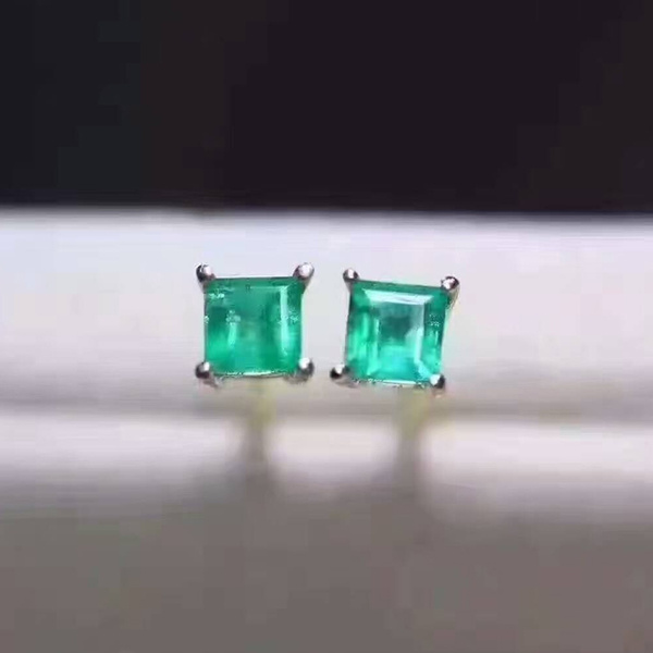 Simple emerald store earrings