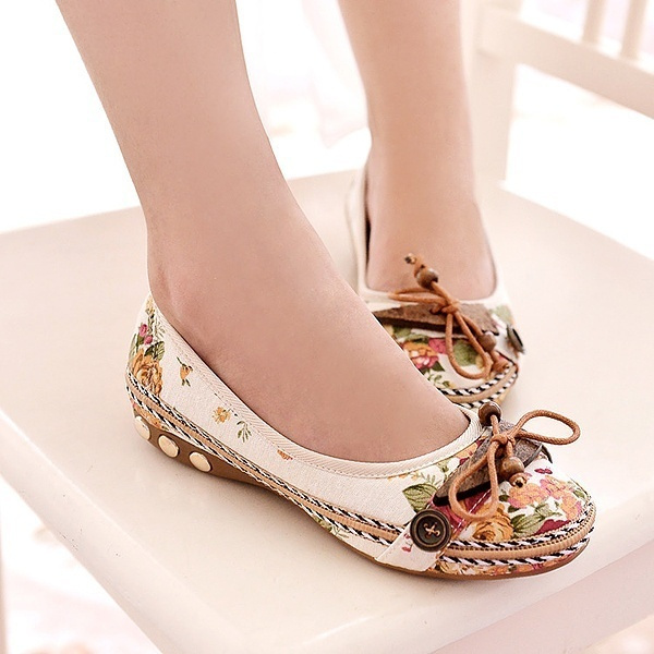 Pretty hotsell flat shoes