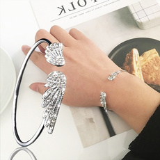 European and American Fashion Angel Wings Jewelry 925 Sterling Silver Alloy Diamond Bracelet Open Personality Female Bracelet To Send A Girlfriend Gift