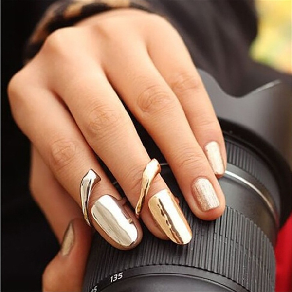 Gold Glitter Nails: Get a Party-Worthy Mani - Lulus.com Fashion Blog