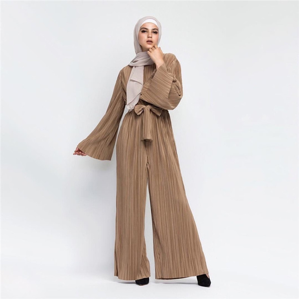 Wide leg pleated trousers ftw this summer from @hiddengems_hijab ☺️ Hijab  by | @imene.co ______… | Hijab fashion inspiration, Hijab fashion, Muslim  fashion outfits