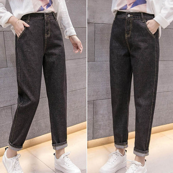 black loose mom jeans