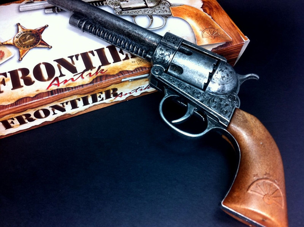 LOT X2 New Edison giocattolli Imitation cap Gun Revolve Vintage Cowboy gift 