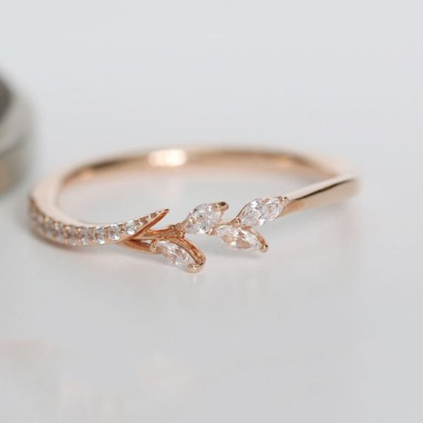 gold leaf ring with diamonds