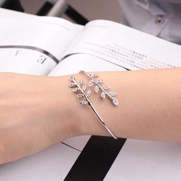 Shining Diva Fashion Charm Bracelet for Girls (Gold)(8306b) : Amazon.in:  Jewellery