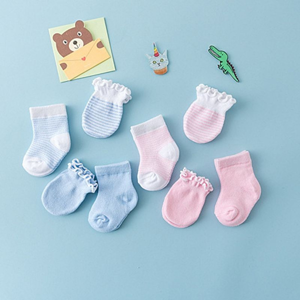 newborn baby socks and gloves