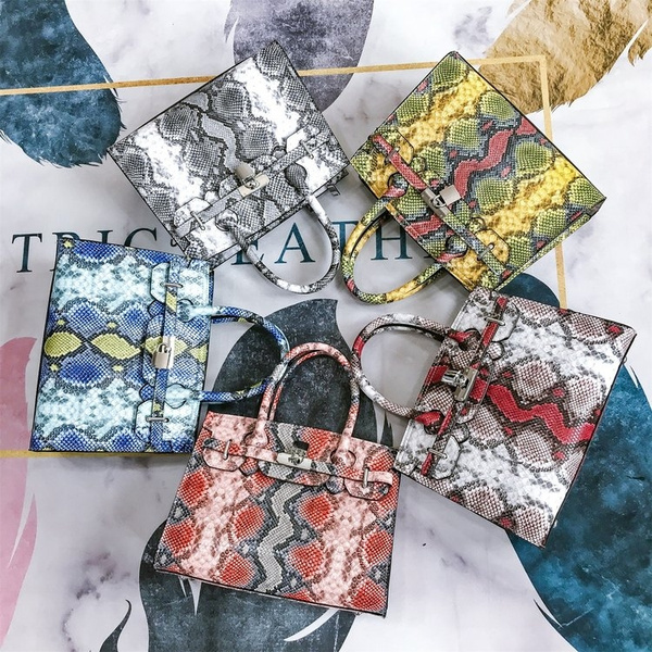 type of shoulder bolsa