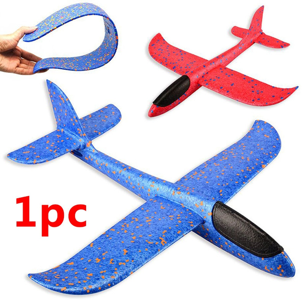 hand throwing glider