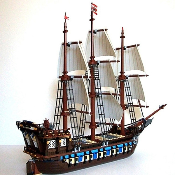 New 1717Pcs Pirates Flagship Model Building Blocks Education Toy