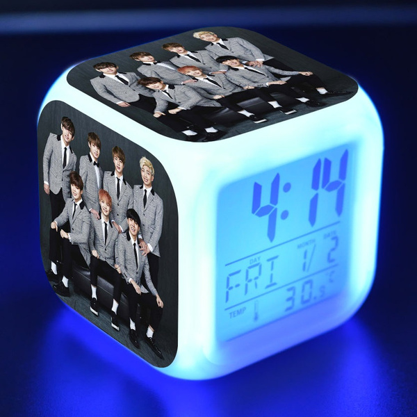 BTS Bangtan Boys Color Changer LED Nachtlichter Digital Alarm Wecker Fans A Neu 