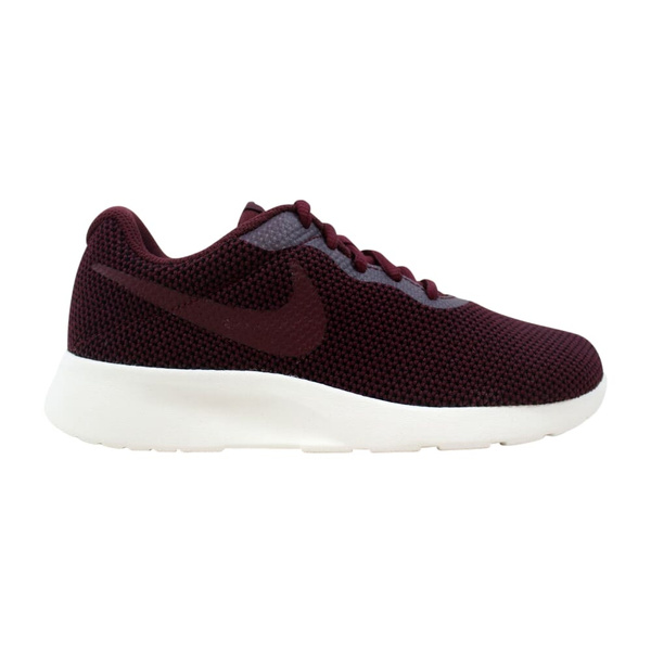 Nike tanjun outlet burgundy