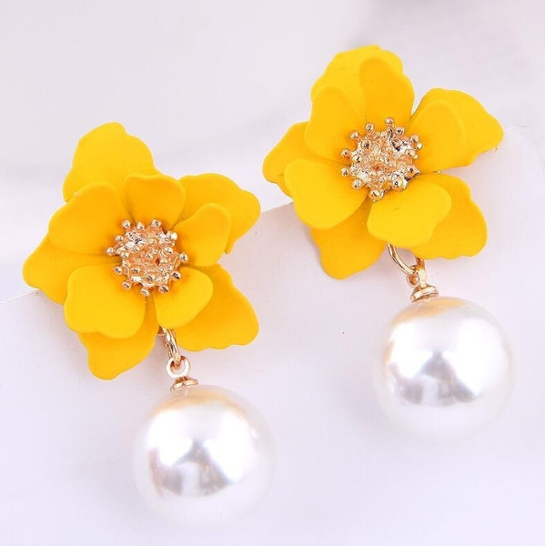 A Pair Of Flower-shaped Earrings, Japanese And Korean Fashion Design Flower  Pearl Earrings, Internet Celebrity Temperament And Personality Retro  Earrings For Women