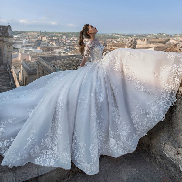 Sexy V-neck Long Sleeve Tulle Wedding Dress Bridal Dress Vintage Lace  Princess Bridal Gowns
