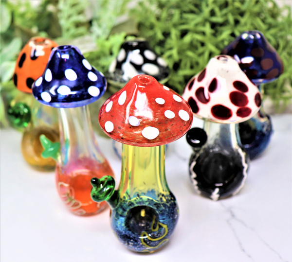 CRUSH MUSHROOM COLOR CHANGING TOBACCO HAND PIPE GLASS COLORED POLKA DOTS 