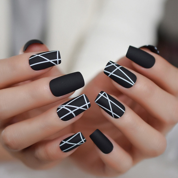 20 Simple Black Nail Art Design Ideas #naildesigns | Shiny nails designs,  Silver glitter nails, Gold glitter nails