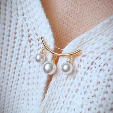 Jewelry, Pins, pearls, curve