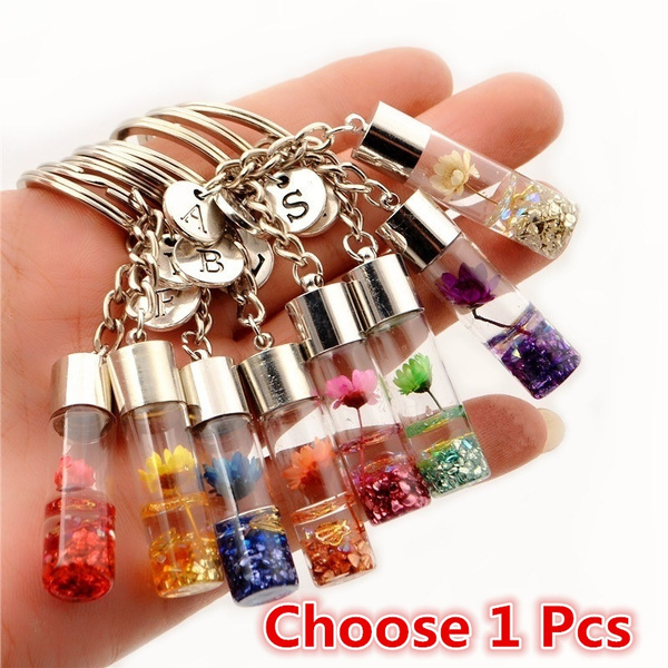 Creative Sweet Glass Fashion Pendant Romantic Dried Flower Glass Keychain Vintage 26 Letter Key Ring Keychains for Women Jewelry Gifts