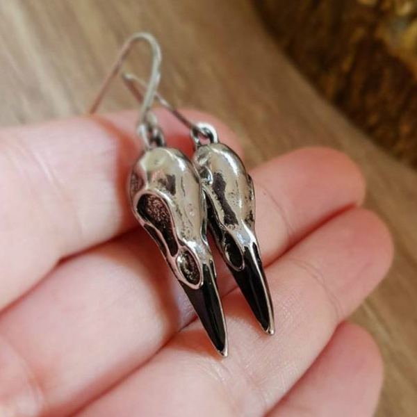 Raven deals skull earrings