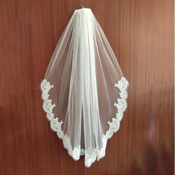Latious 1 Tier Wedding Bride Veil Ivory Simple Fingertip Bridal Tulle Veils  with Comb for Brides and Women (Ivory)