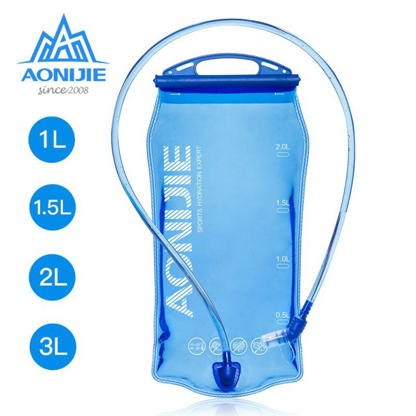 Water reservoir outlet backpack