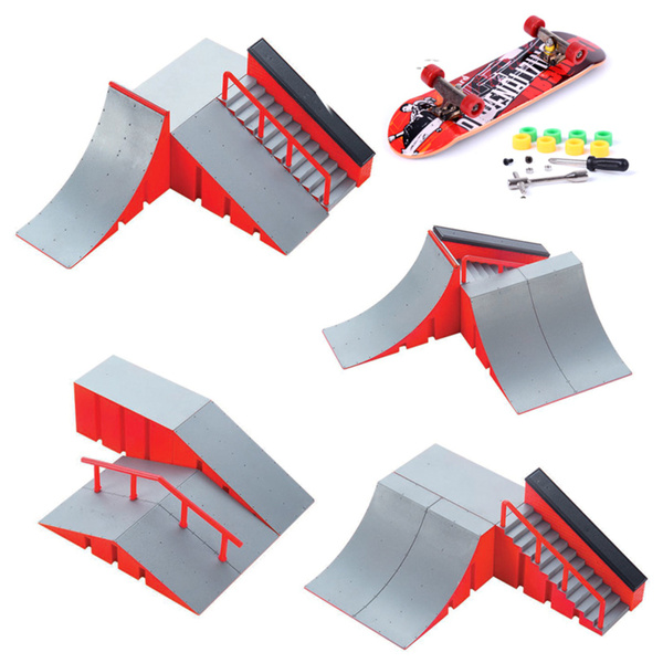 Skate Park Kit Ramp Part with 1 Finger Skateboard Mini Scooter