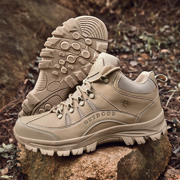 mid height hiking shoes