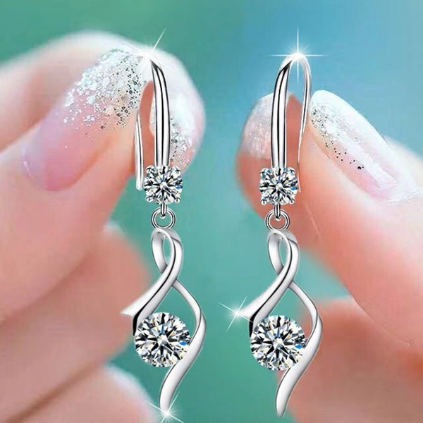 Buy flower stud earring for women in pure silver. Daily wear!