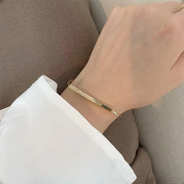 Cartier love hot sale bracelet outfit