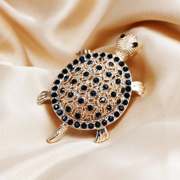 Vintage 2025 turtle brooch