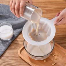 Coffee, nutmilk, meshfilter, strainerspoon