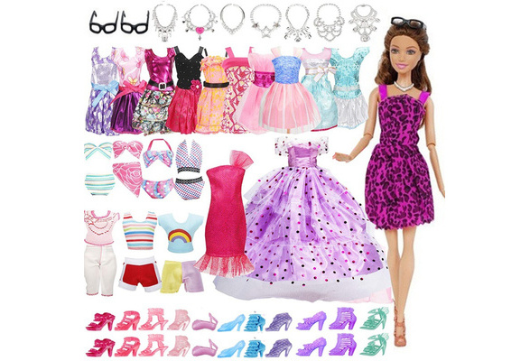 Vestidos, sapatos e acessórios para Barbie, de Wish.com. Eles são