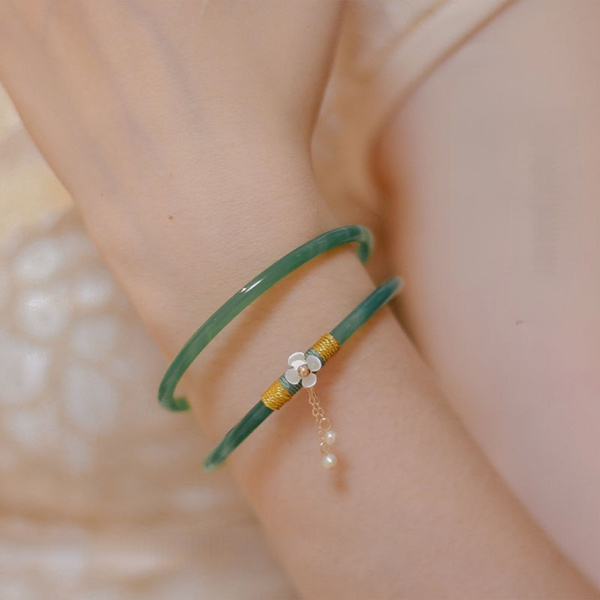 Women on sale jade bangle